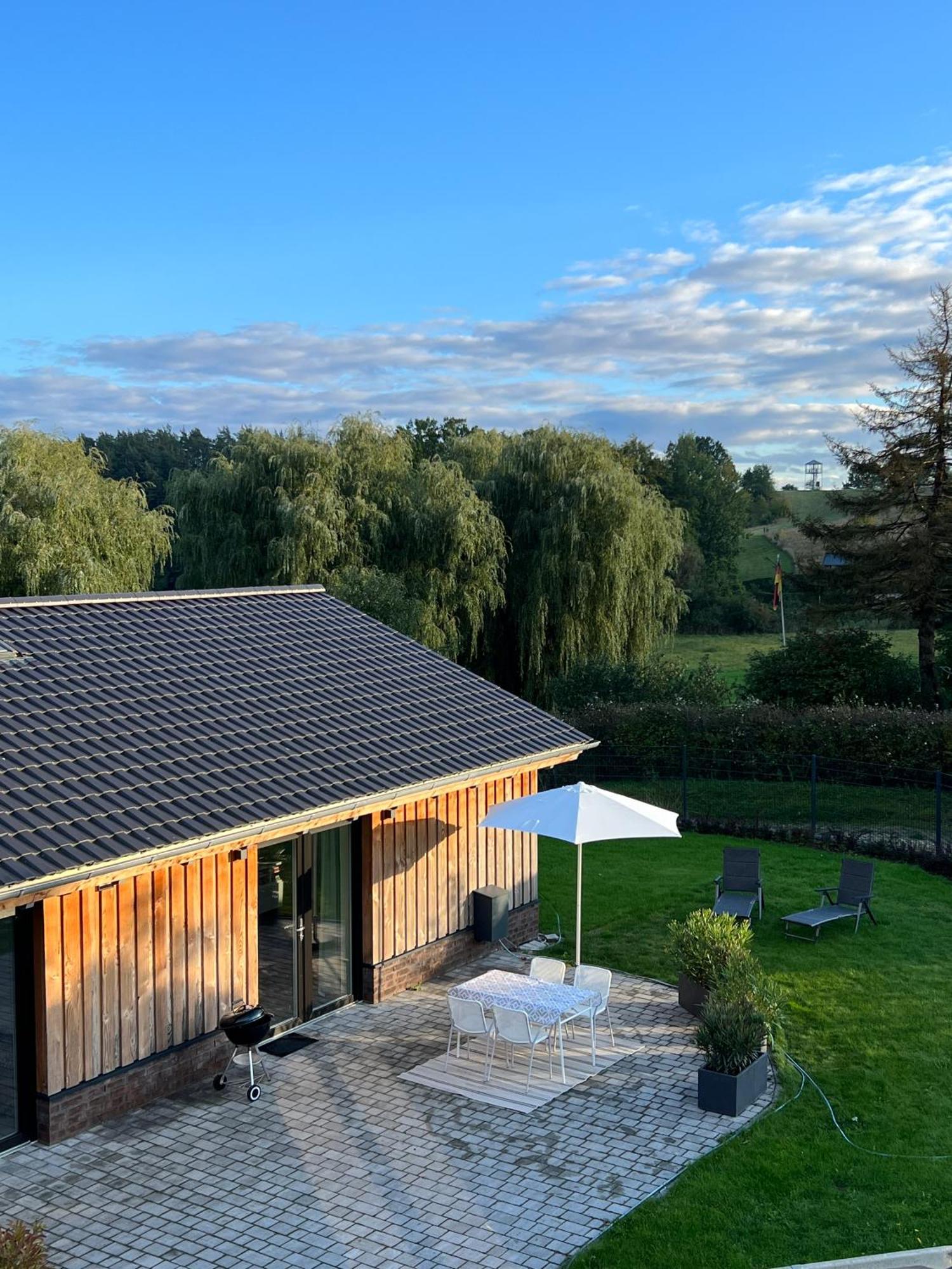 Ferienhaus Auszeit Mit Sauna Schwarz Exterior photo